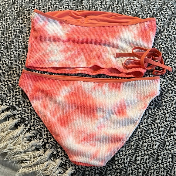 Bikini - Picture 2 of 4